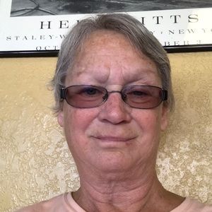 Meet your Posher, Lora